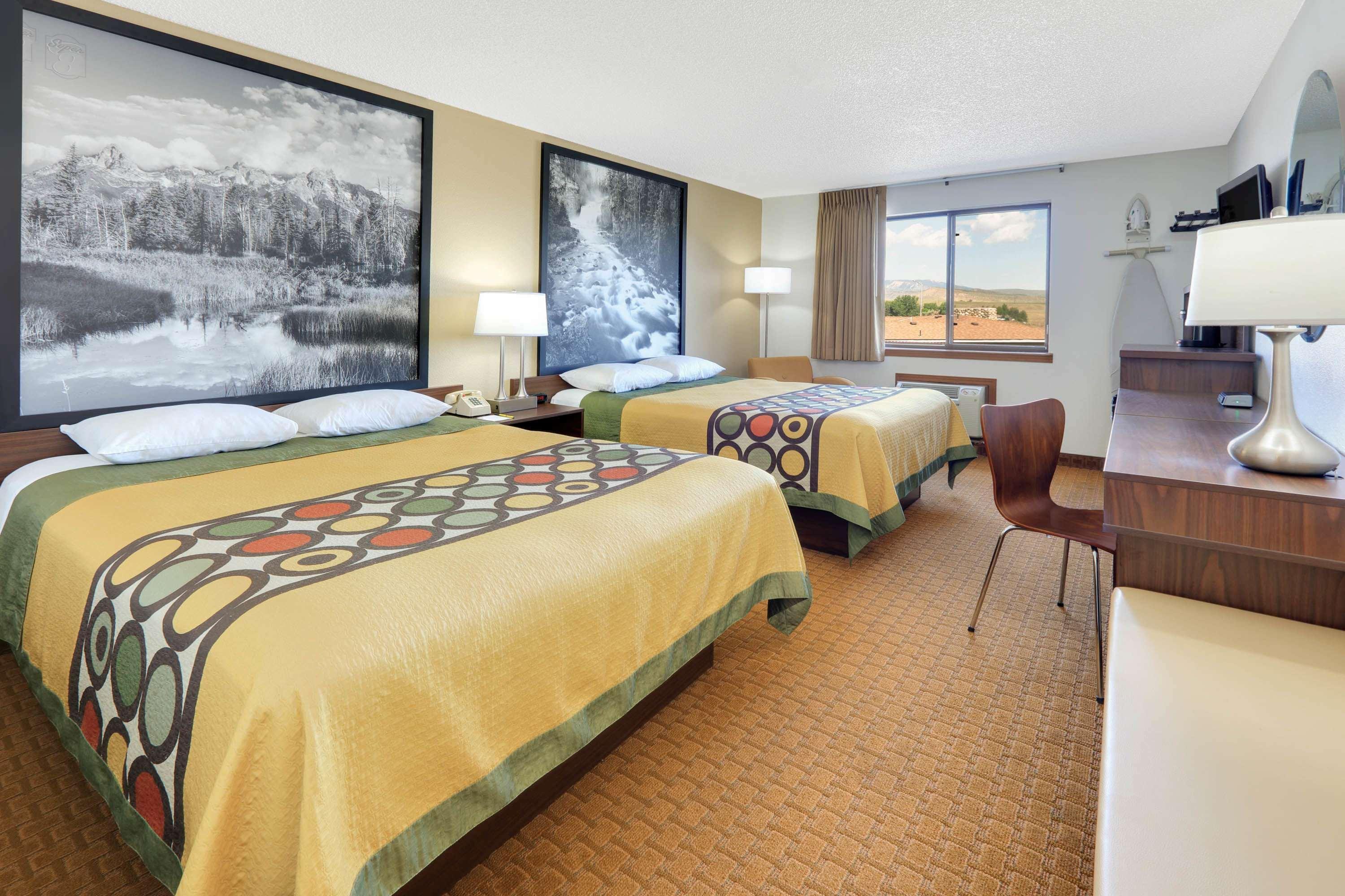 Super 8 By Wyndham Cody Hotel Kültér fotó