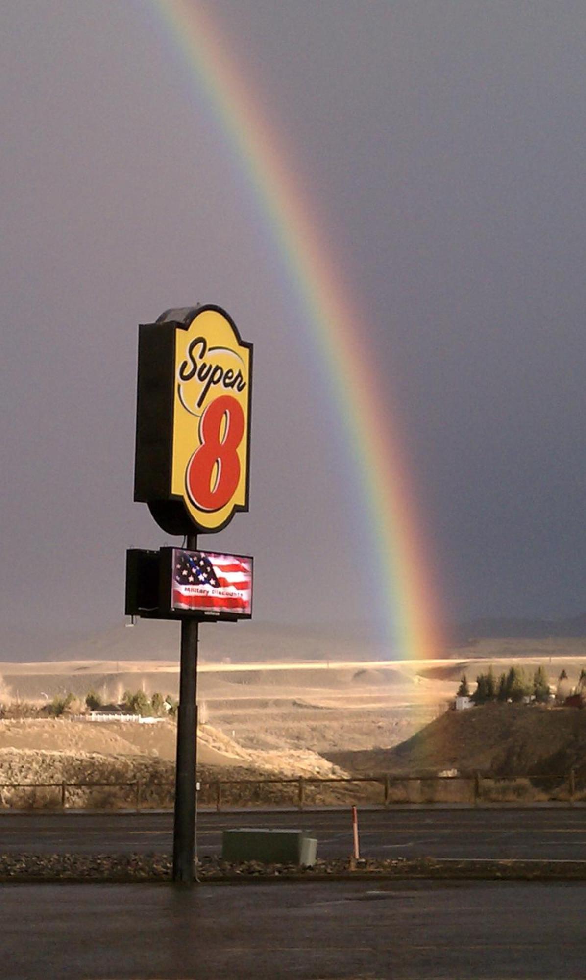 Super 8 By Wyndham Cody Hotel Kültér fotó