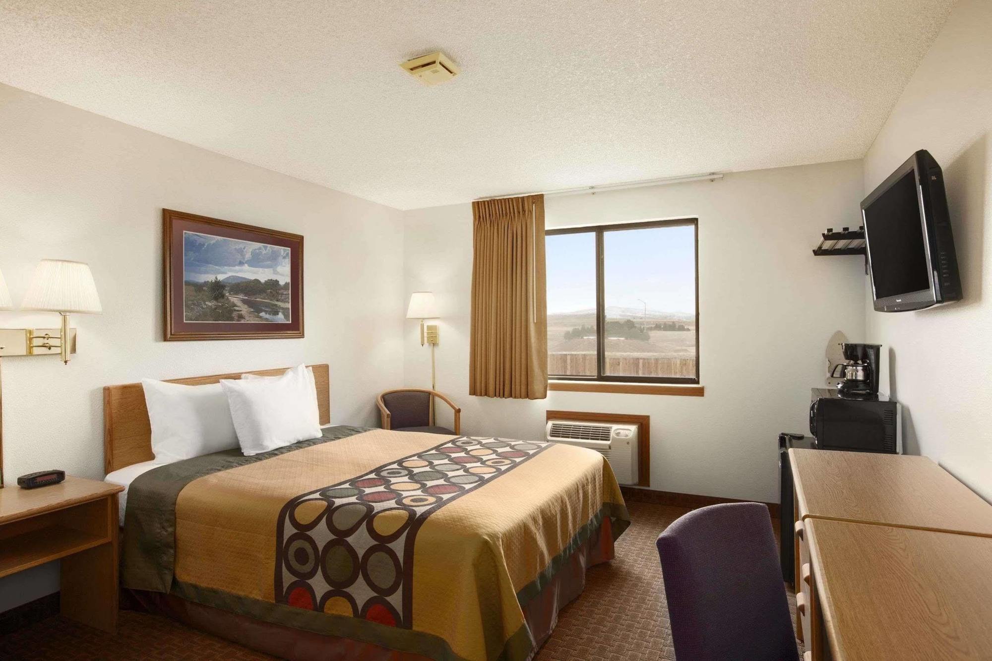 Super 8 By Wyndham Cody Hotel Kültér fotó