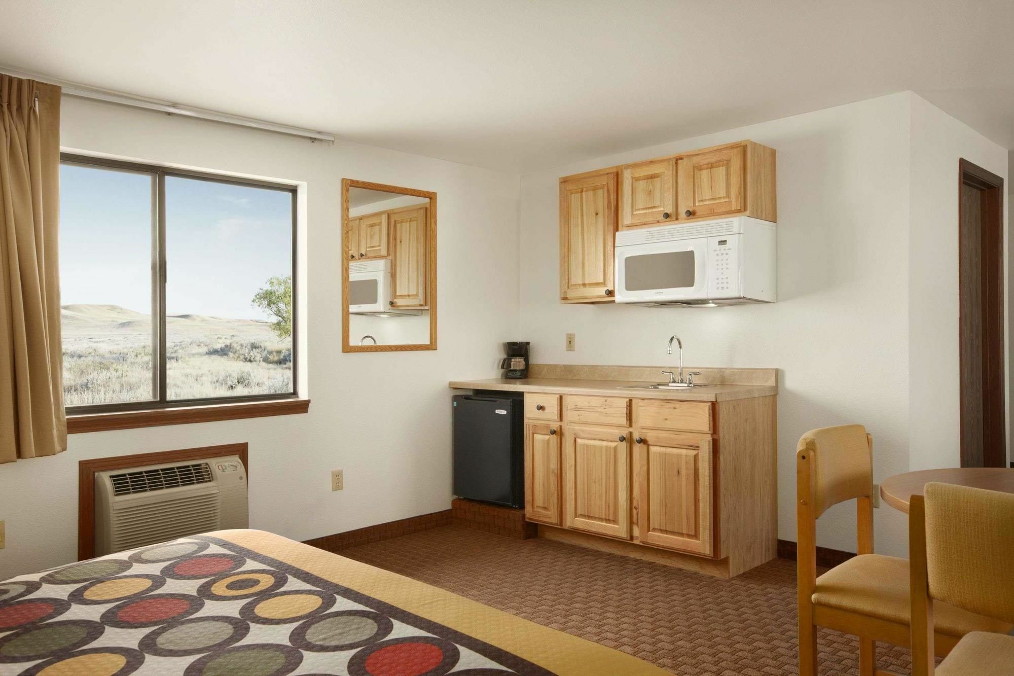 Super 8 By Wyndham Cody Hotel Kültér fotó